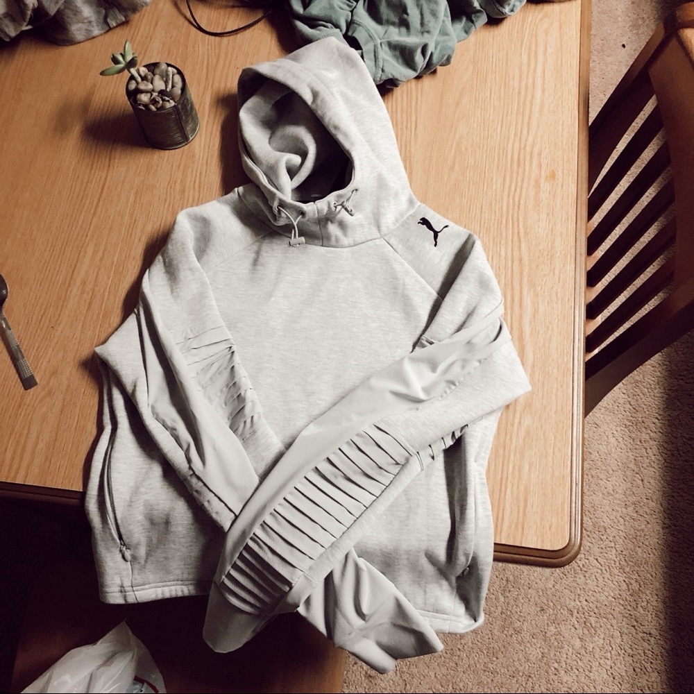 PUMA sweatshirt fits like an XS